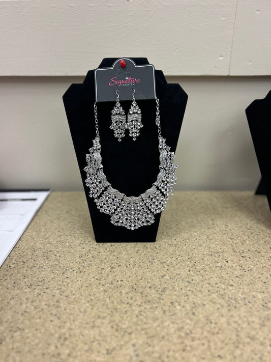 Silver Chandelier Zi Collection Necklace Set